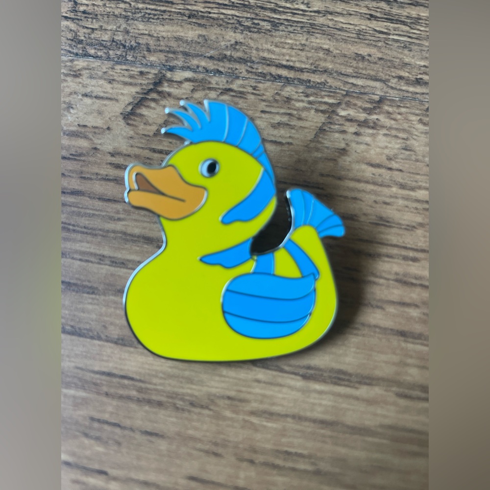 Flounder Disney Duck pin